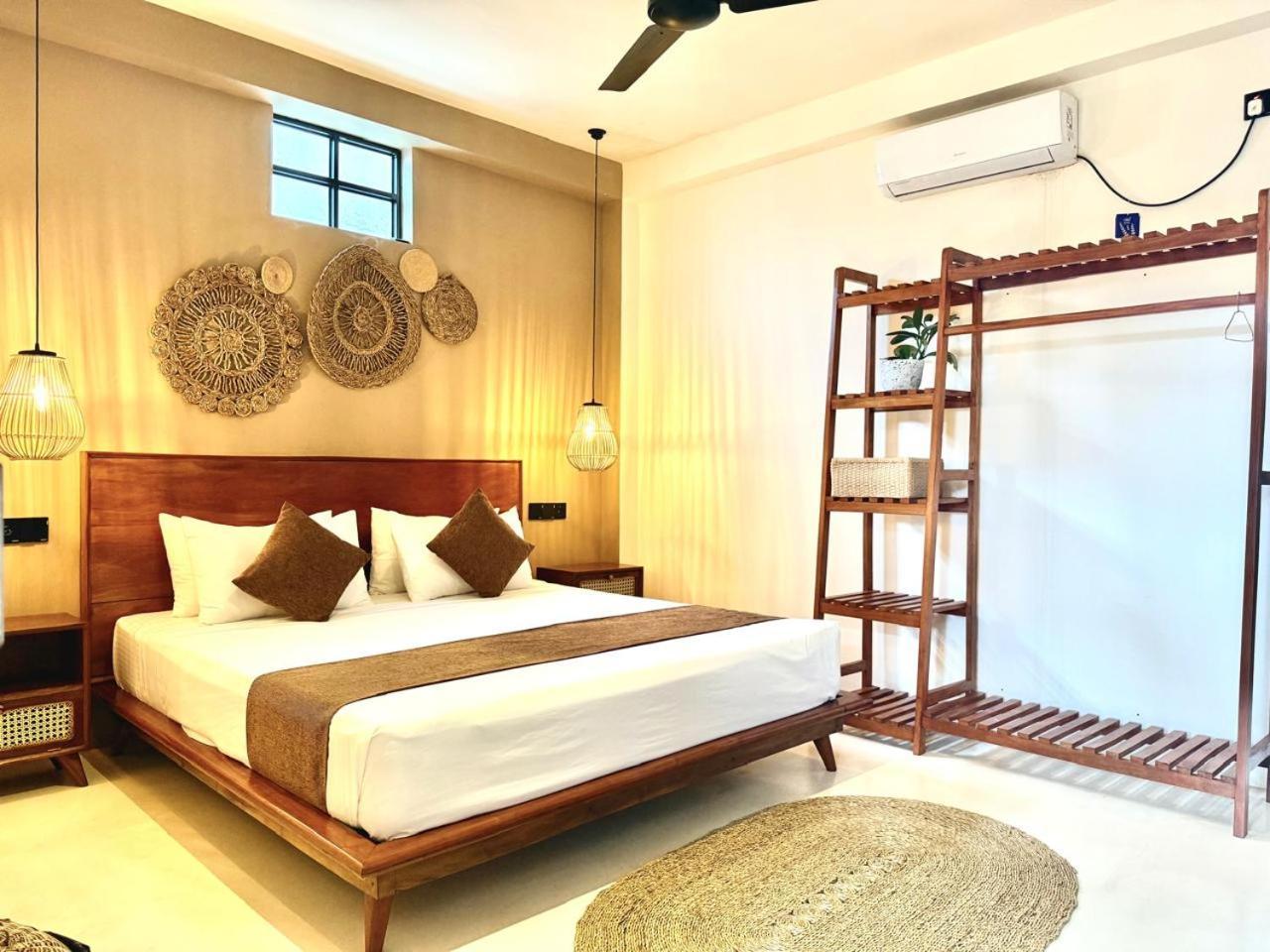 The Neylipz - Fully Air Conditioned 3 Bedroom Apartment ウェリガマ エクステリア 写真